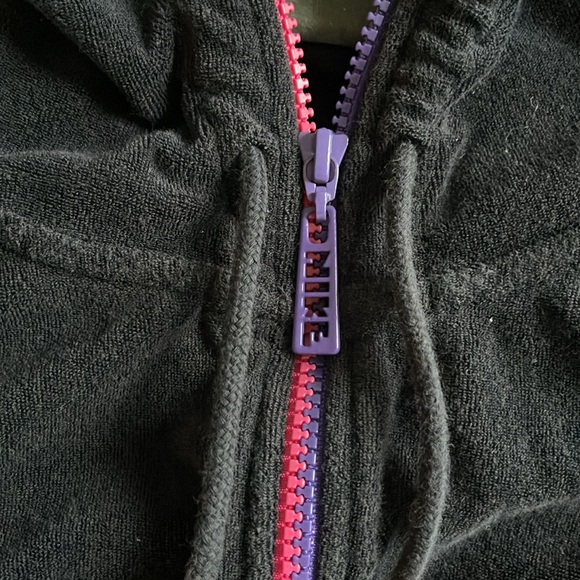 NIKE size L short sleeve black pile material zip hoodie - Picture 4 of 7